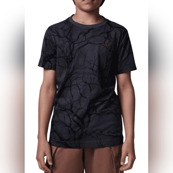 NWT Nike Jordan Family Tree Printed Short Sleeve Shirt, Boys Large​ - Picture 1 of 3
